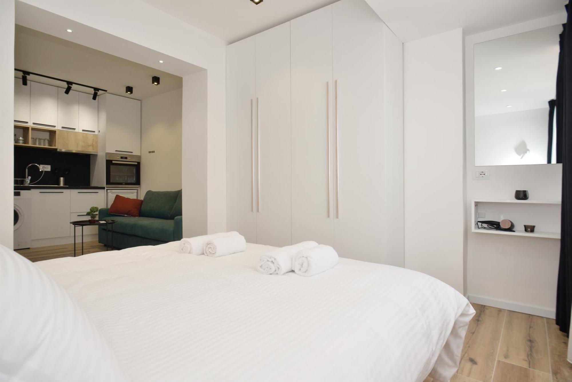 Premium * Tirana